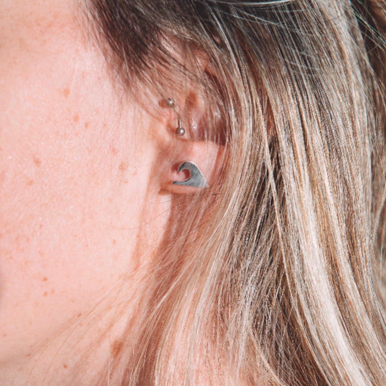 WAVES STUD EARRINGS